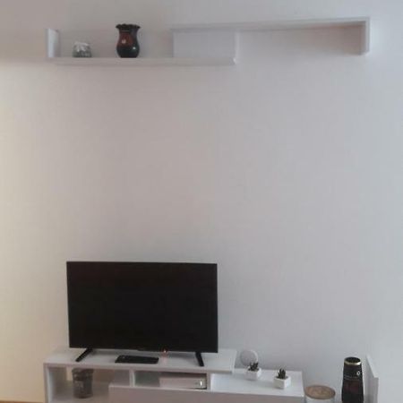 Melody Apartment Alba Iulia Buitenkant foto